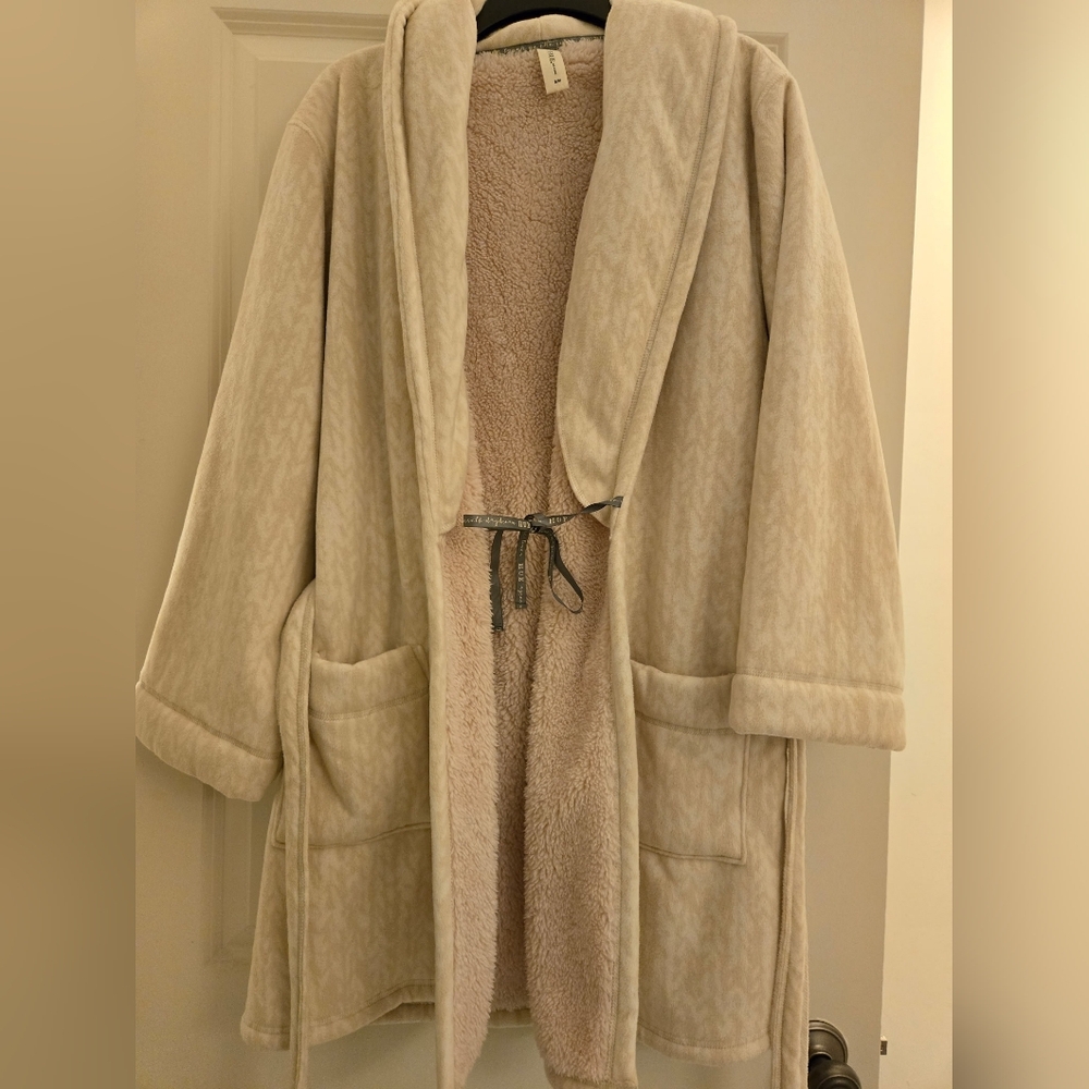 Bath Robe In Size Small - Picture 5 of 7